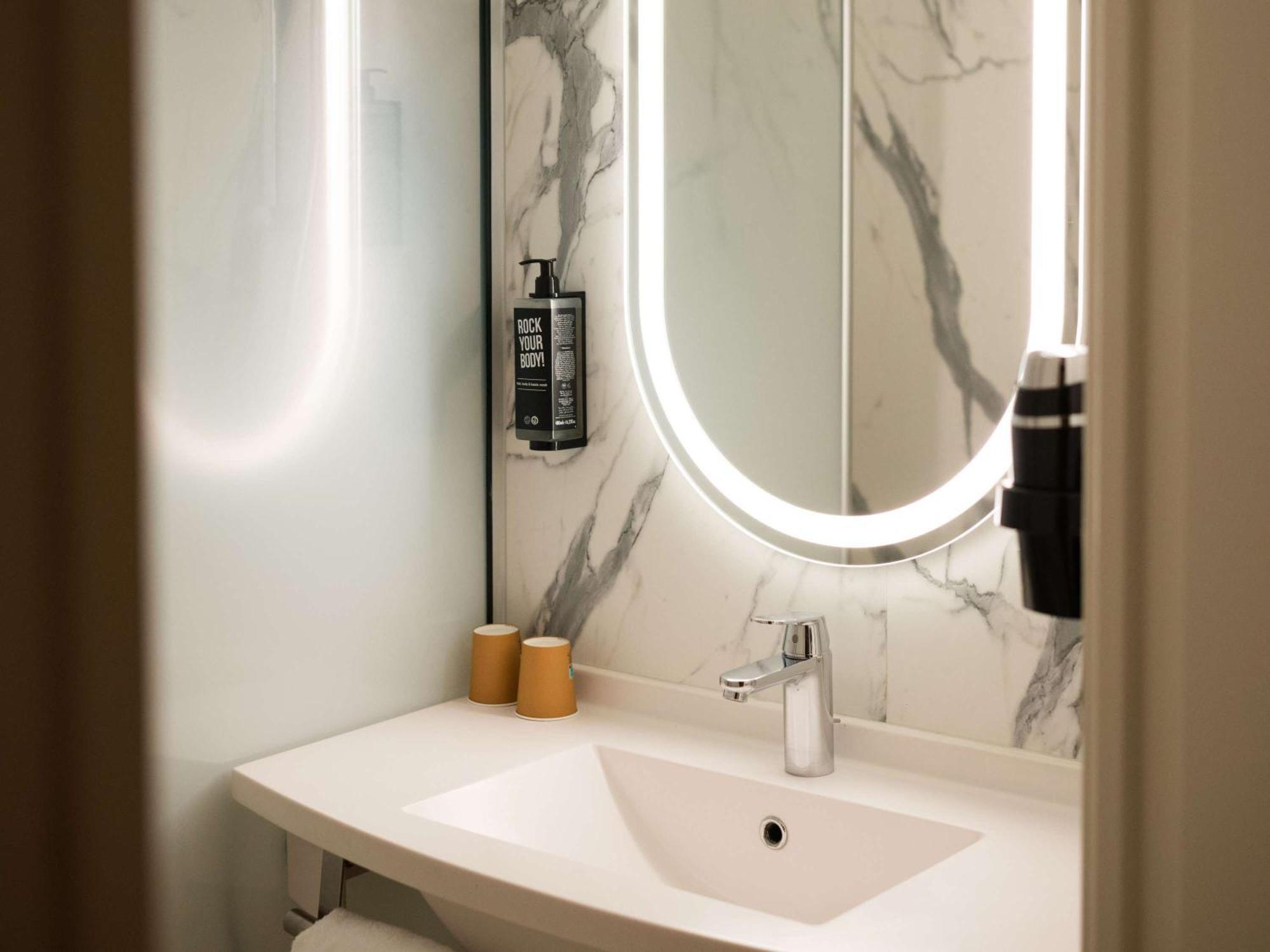 Ibis Port De Plaisance 3* Caen