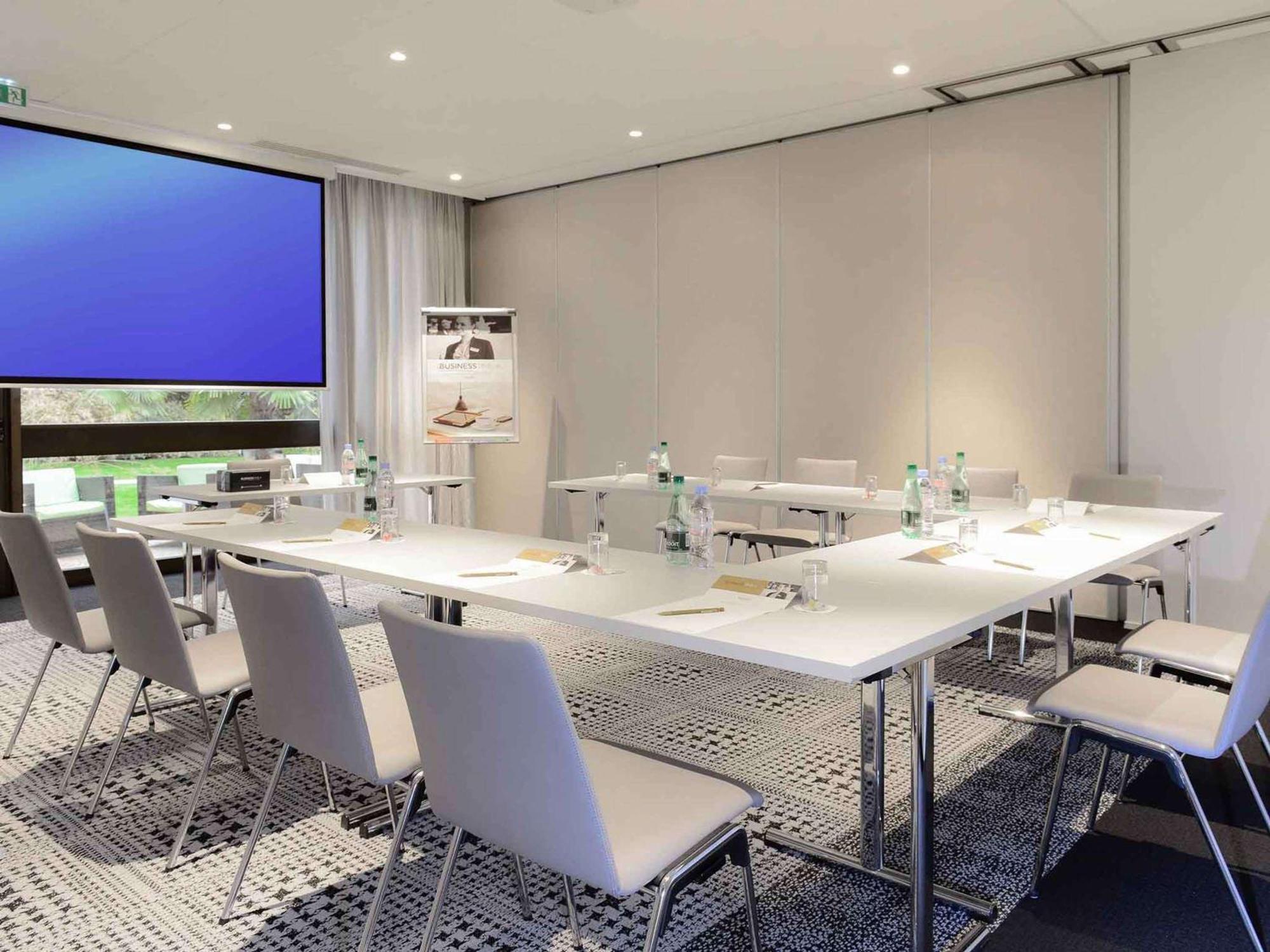 Ibis Port De Plaisance Hotel 3*